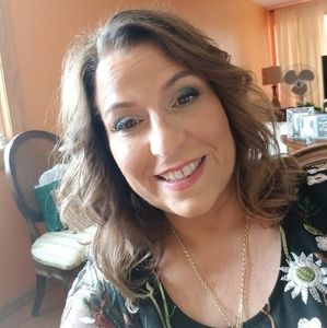 Meet your Posher, Ana